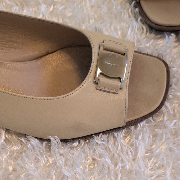 Salvatore Ferragamo Women's Cream Peep-Toe Shoes - Picture 3 of 8